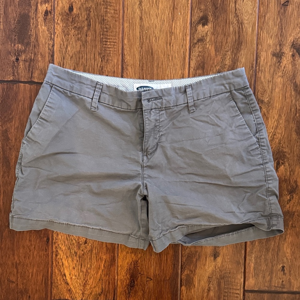 Old Navy Gray Cargo Shorts with Classic Style
